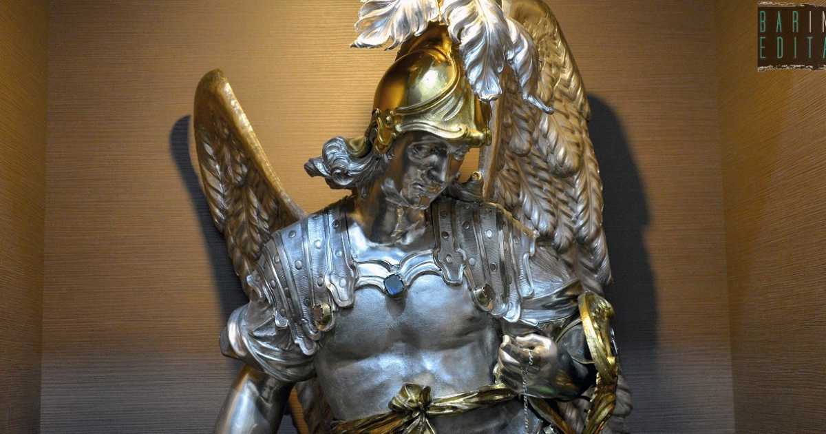 Preziose statue d'argento e portali riccamente decorati: � la trecentesca Cattedrale di Bitetto